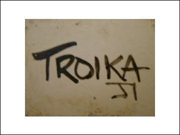 Troika - Judith Illsley - Coffin Vase Mark